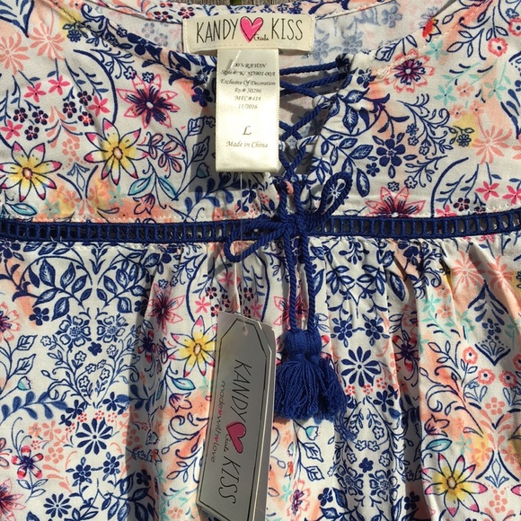 Floral BOHO Top NWT. Bell sleeve. L. - Picture 2 of 6